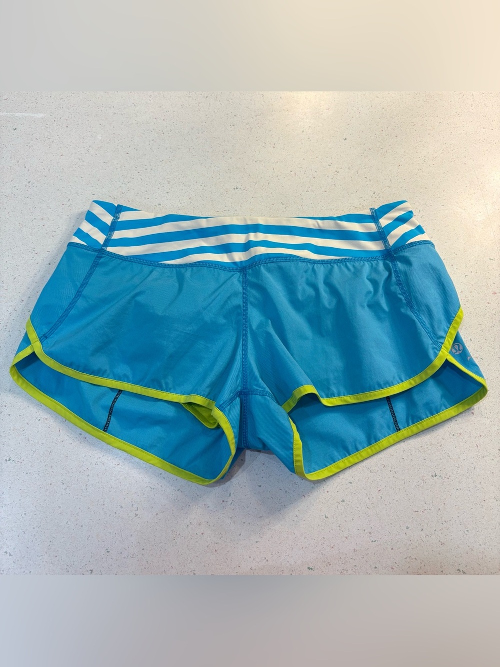 Rare Lululemon running 2012 Seawheeze Speed Shorts - turquoise/blue - size 10